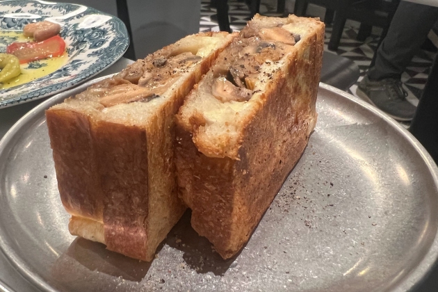 Planchado de ruiseñores|rebozuelos y gruyère – Fino Bar – Rosa Molinero Trias Planchado de ruiseñores|rebozuelos y gruyère – Fino Bar – Rosa Molinero Trias