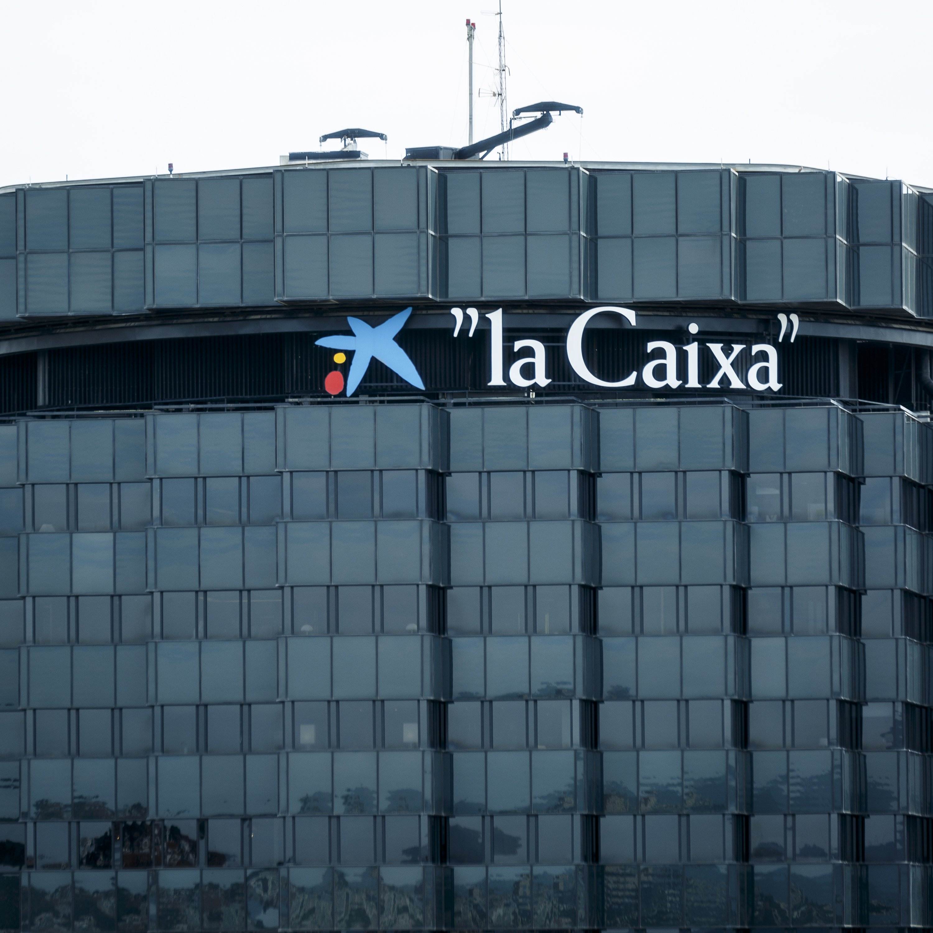 CaixaBank es dispara a borsa després de desfer-se del totxo i anima el sector