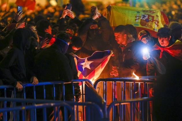 Quema esteladas protesta Ferraz / Efe