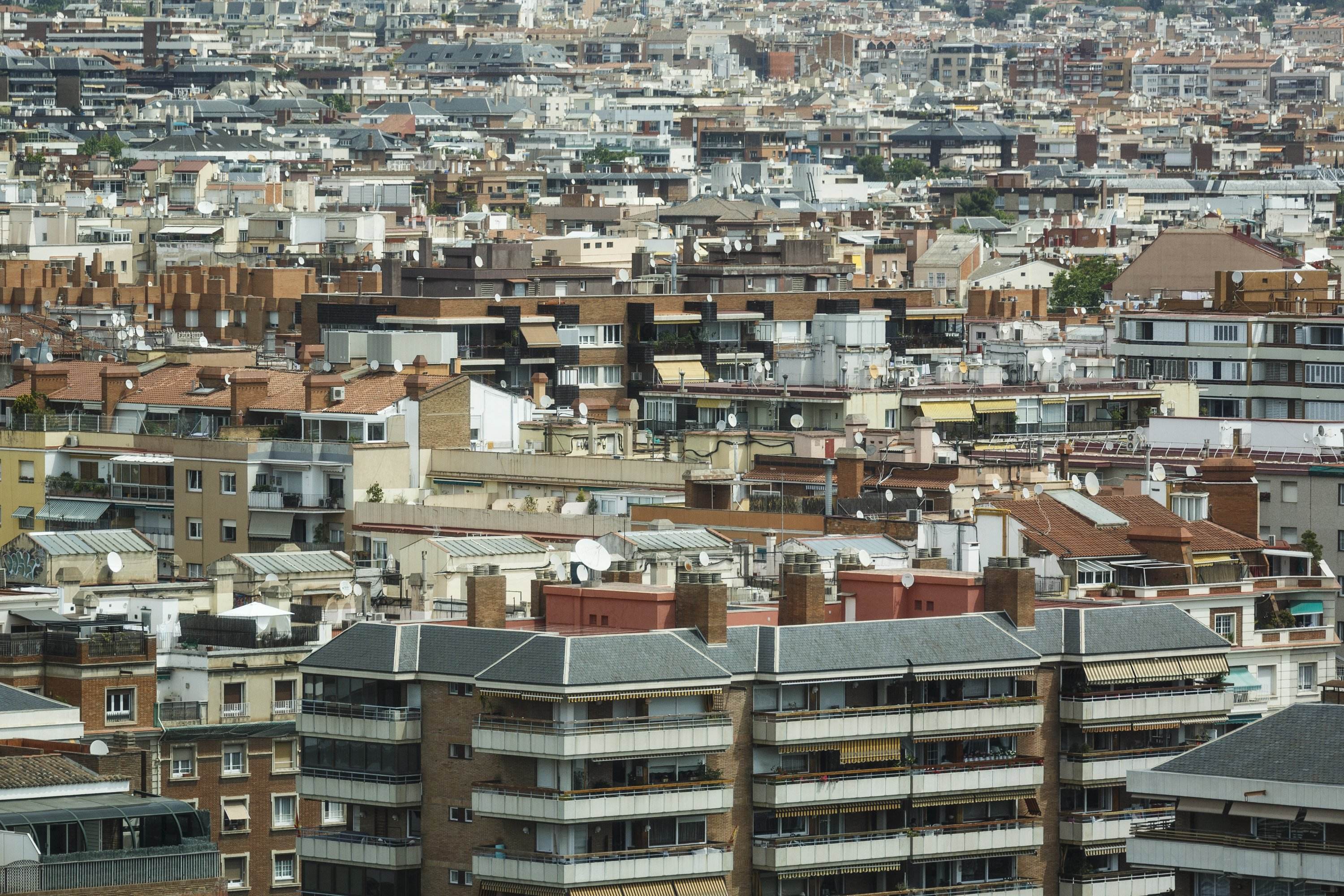 El Ayuntamiento de Barcelona compra un bloque de 114 pisos