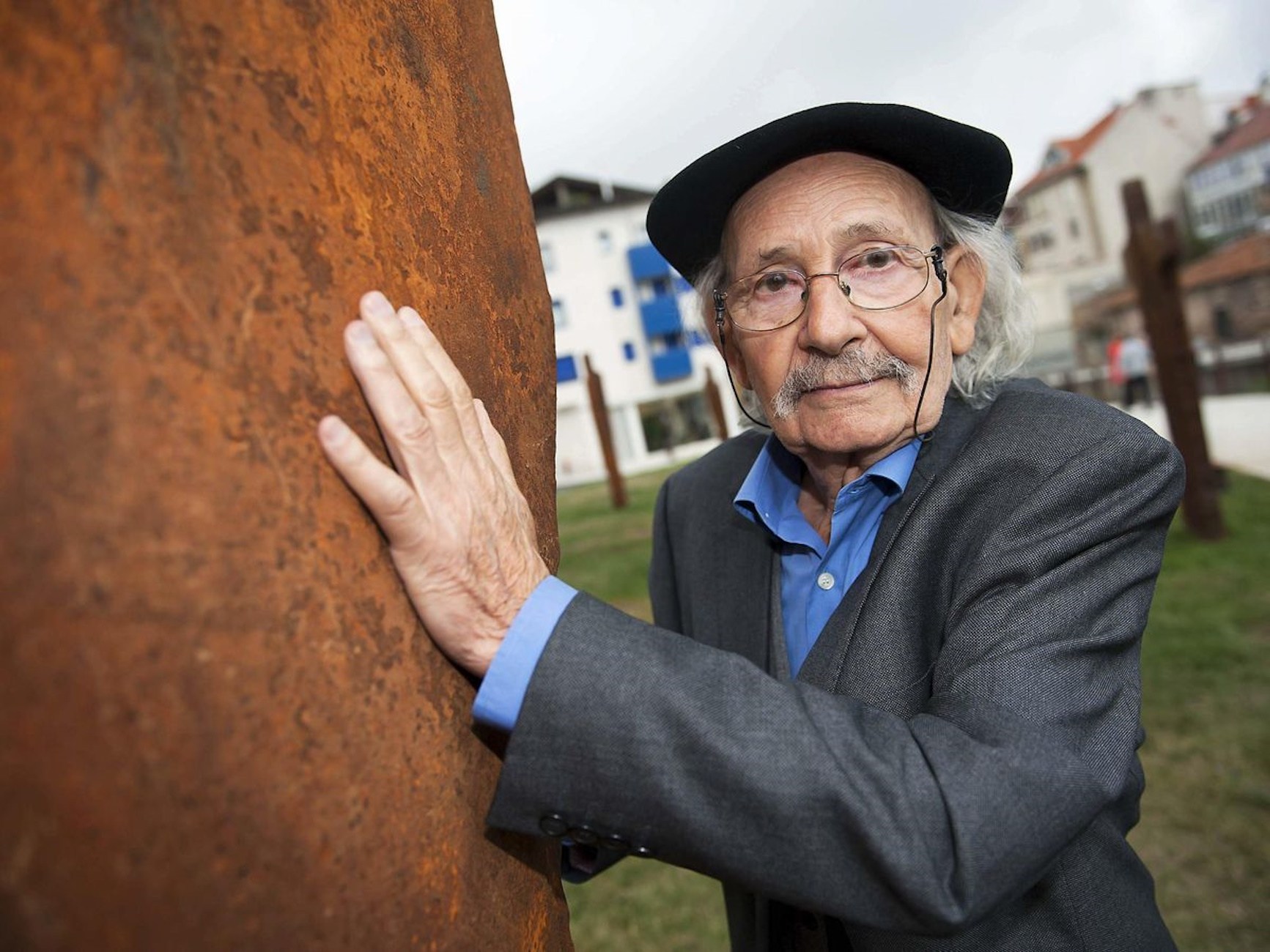 Mor Agustín Ibarrola, artista basc universal i creador del Bosc d'Oma