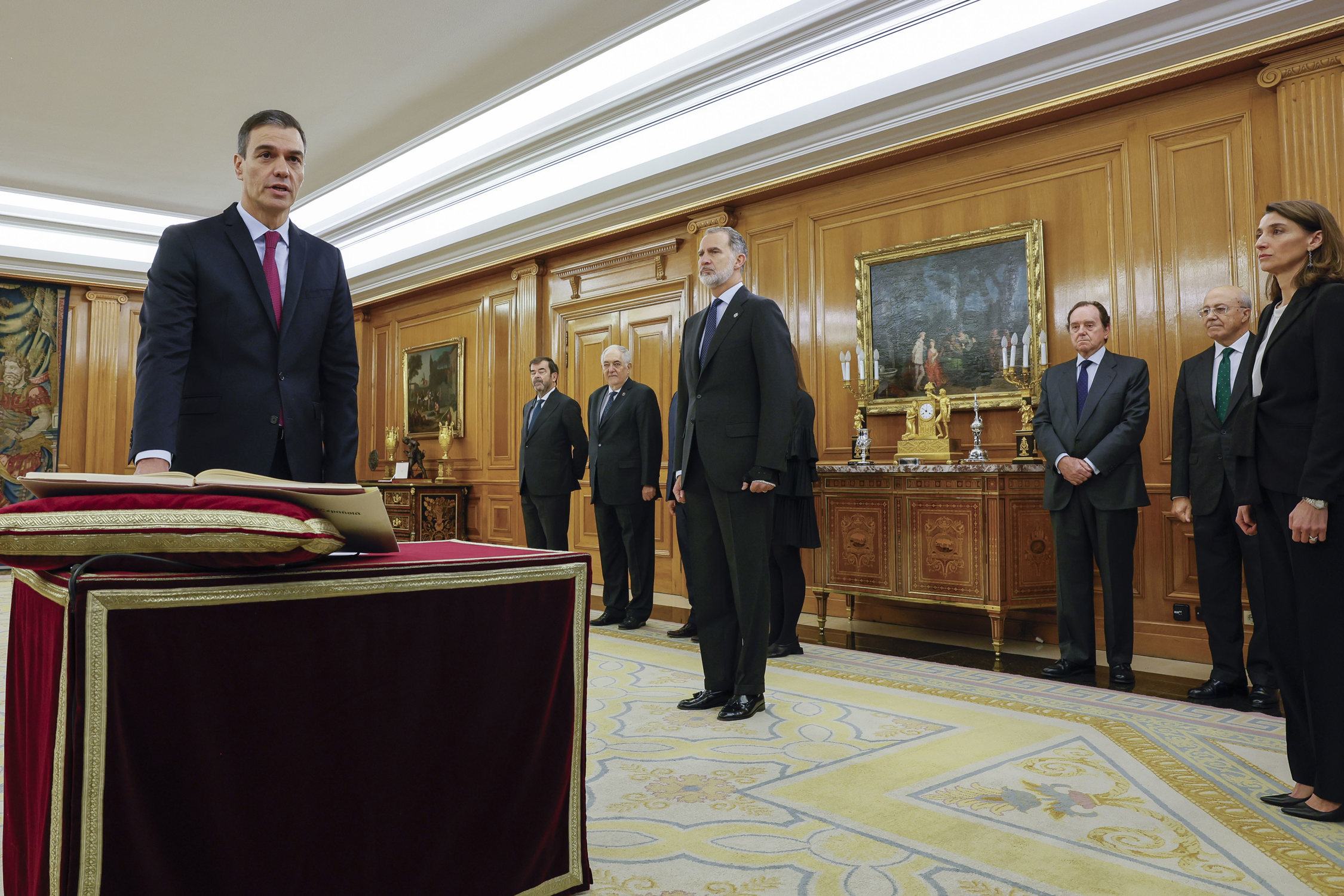 Sánchez toma posesión como presidente y se adentra en una legislatura atado al independentismo