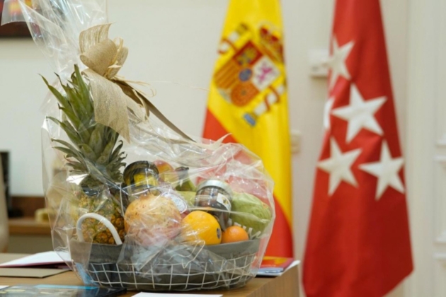 Canasta|Cesta fruta Isabel Diaz Ayuso insulto Pedro Sanchez / Comunidad Madrid Canasta|Cesta fruta Isabel Diaz Ayuso insulto Pedro Sanchez / Comunidad Madrid