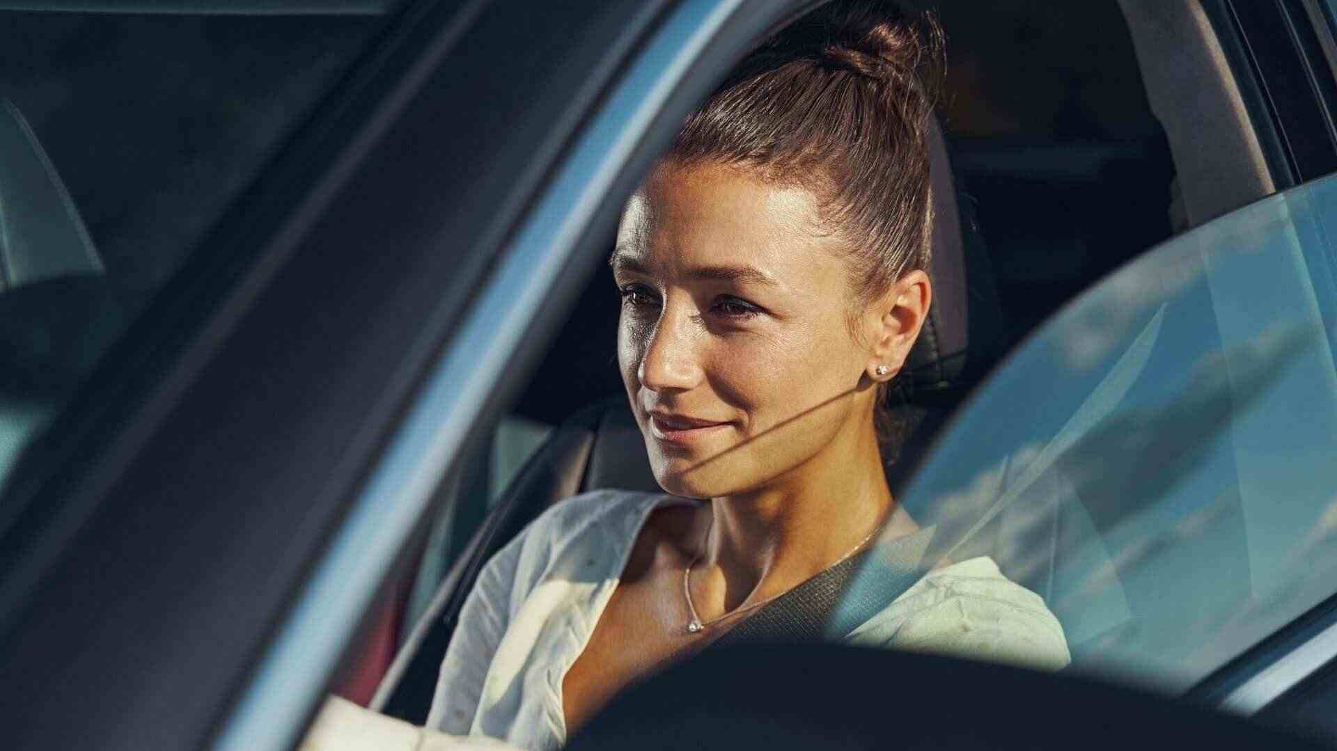 5 formas de eliminar el mal olor del coche y perfumarlo sin ambientadores agobiantes