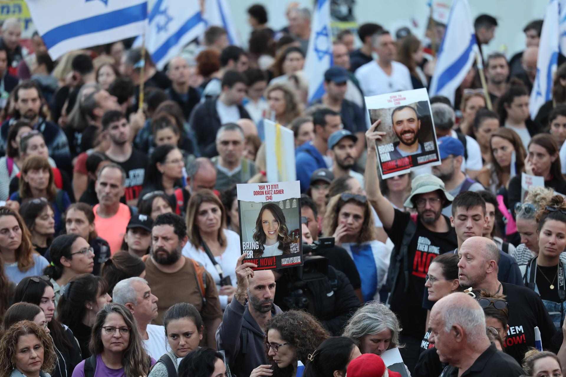 Familiares de los rehenes israelíes capturados en Gaza protestan contra Netanyahu en Jerusalén