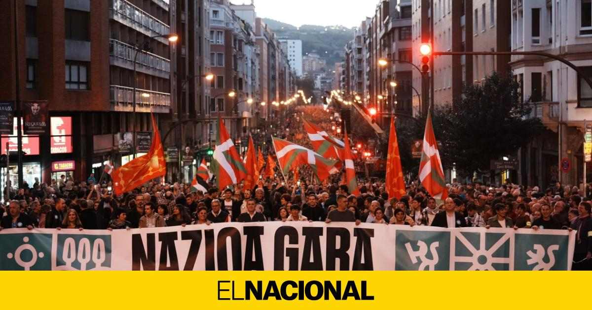 Miles de personas se manifiestan en Bilbao en defensa de la nación vasca