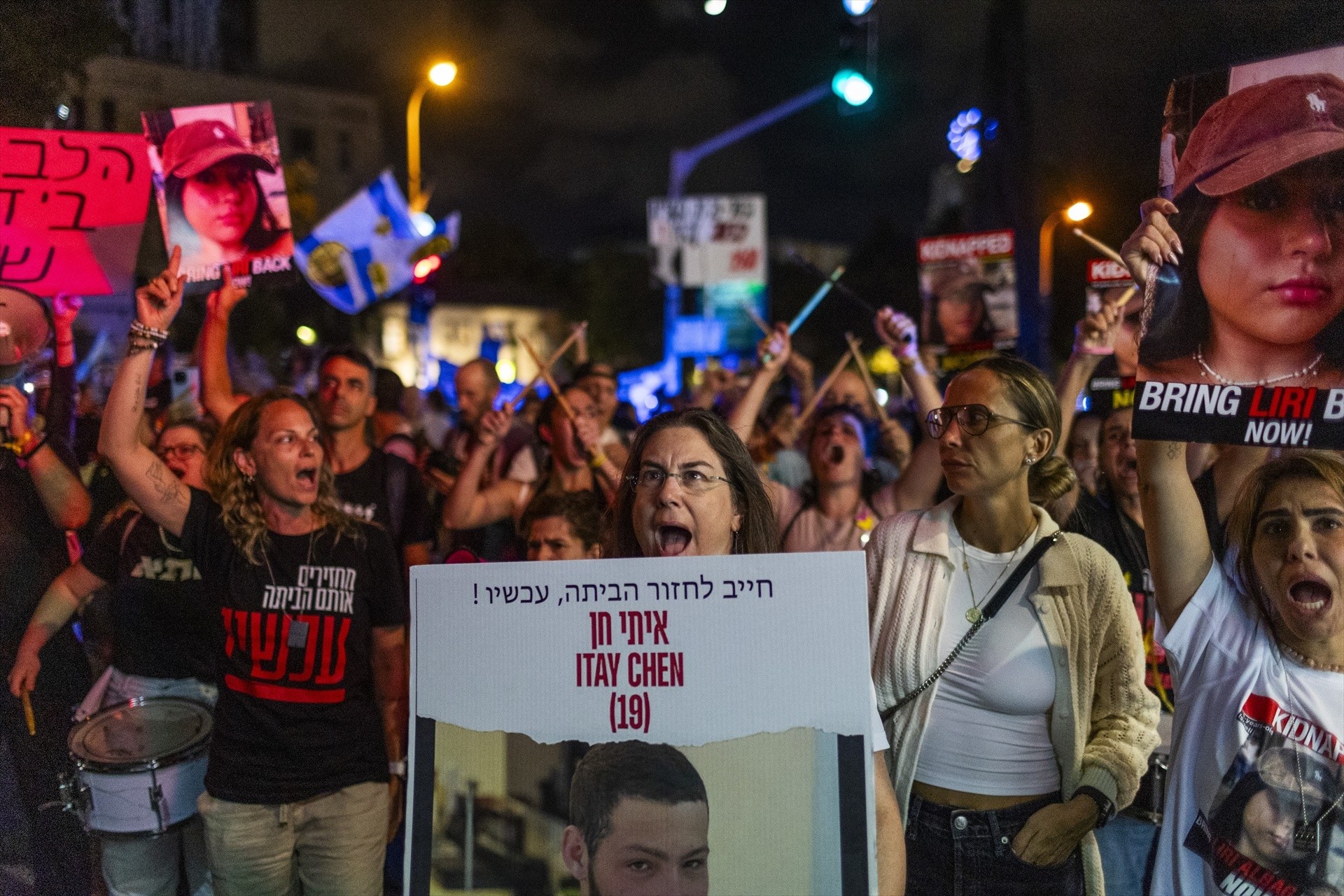 Miles de manifestantes se concentran ante la residencia de Netanyahu por la liberación de rehenes