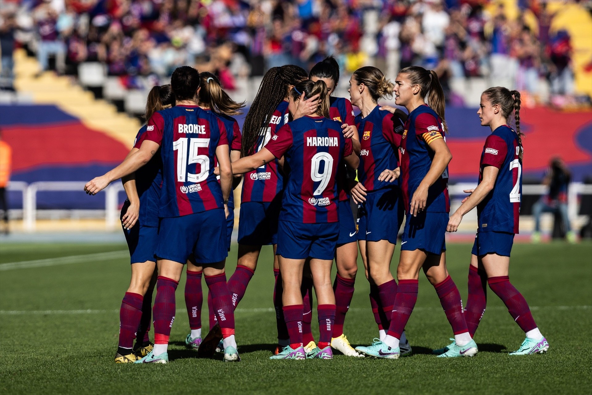 Un Barça femení esplèndid estrena Montjuïc amb un clàssic triomf contra el Reial Madrid (5-0)