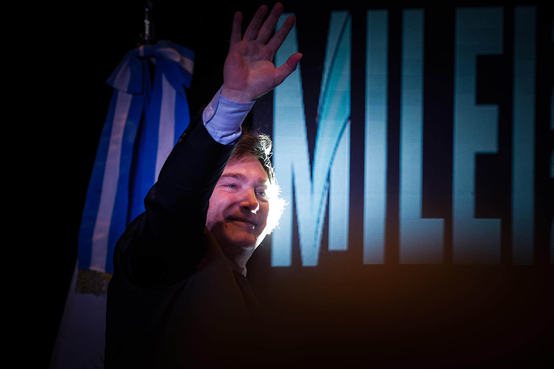 L'ultradretà Javier Milei s'imposa a les eleccions a l'Argentina