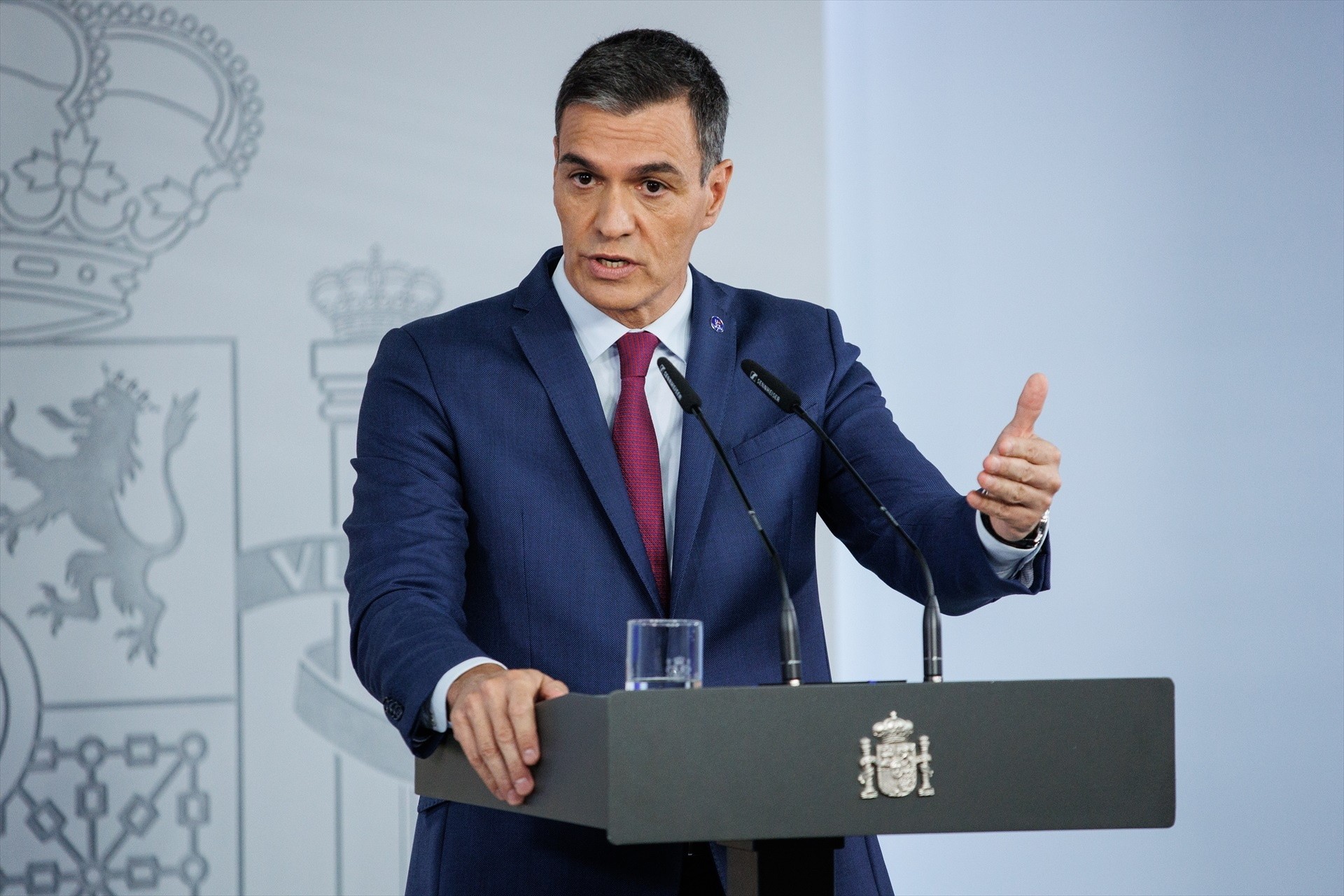 Sánchez defiende la figura del verificador ante "la extraordinaria desconfianza" con Junts