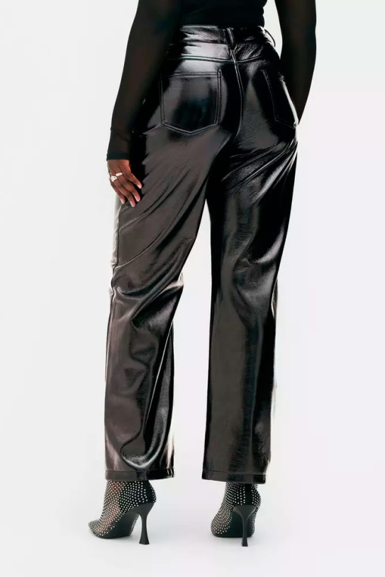 Pantalón de charol y piel sintética de  Rita Ora 1