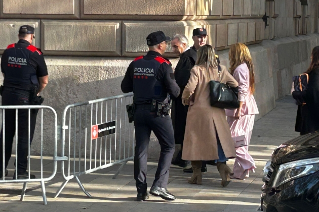 Shakira arriba a l'Audiència foto Jokin Buesa Shakira arriba a l'Audiència foto Jokin Buesa