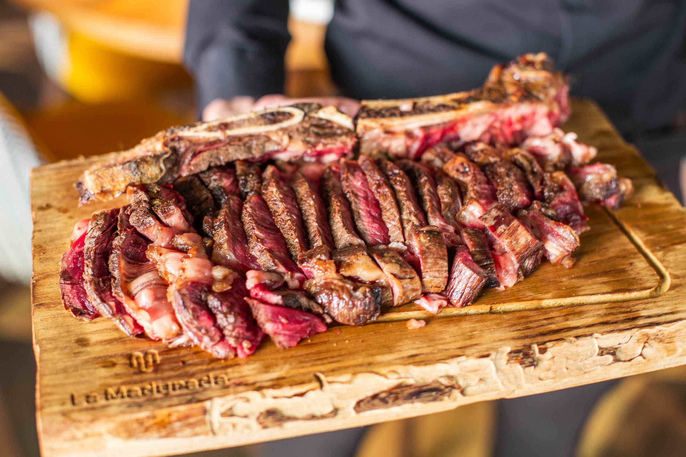 El restaurante de Horta donde hacen las mejores carnes maduradas de Barcelona