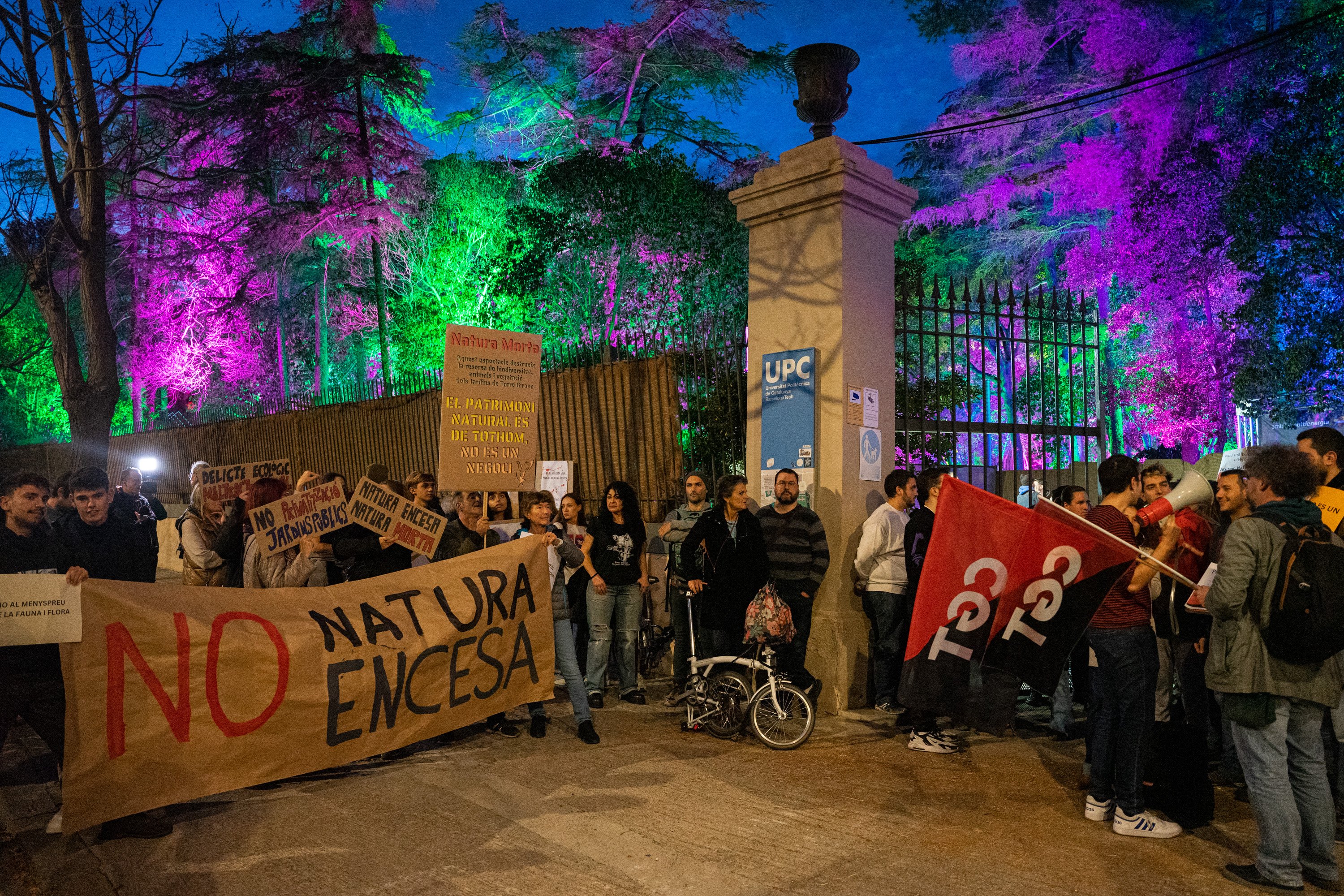 L’oposició veïnal no aconsegueix aturar l’espectacle lumínic ‘Natura Encesa’ a Pedralbes