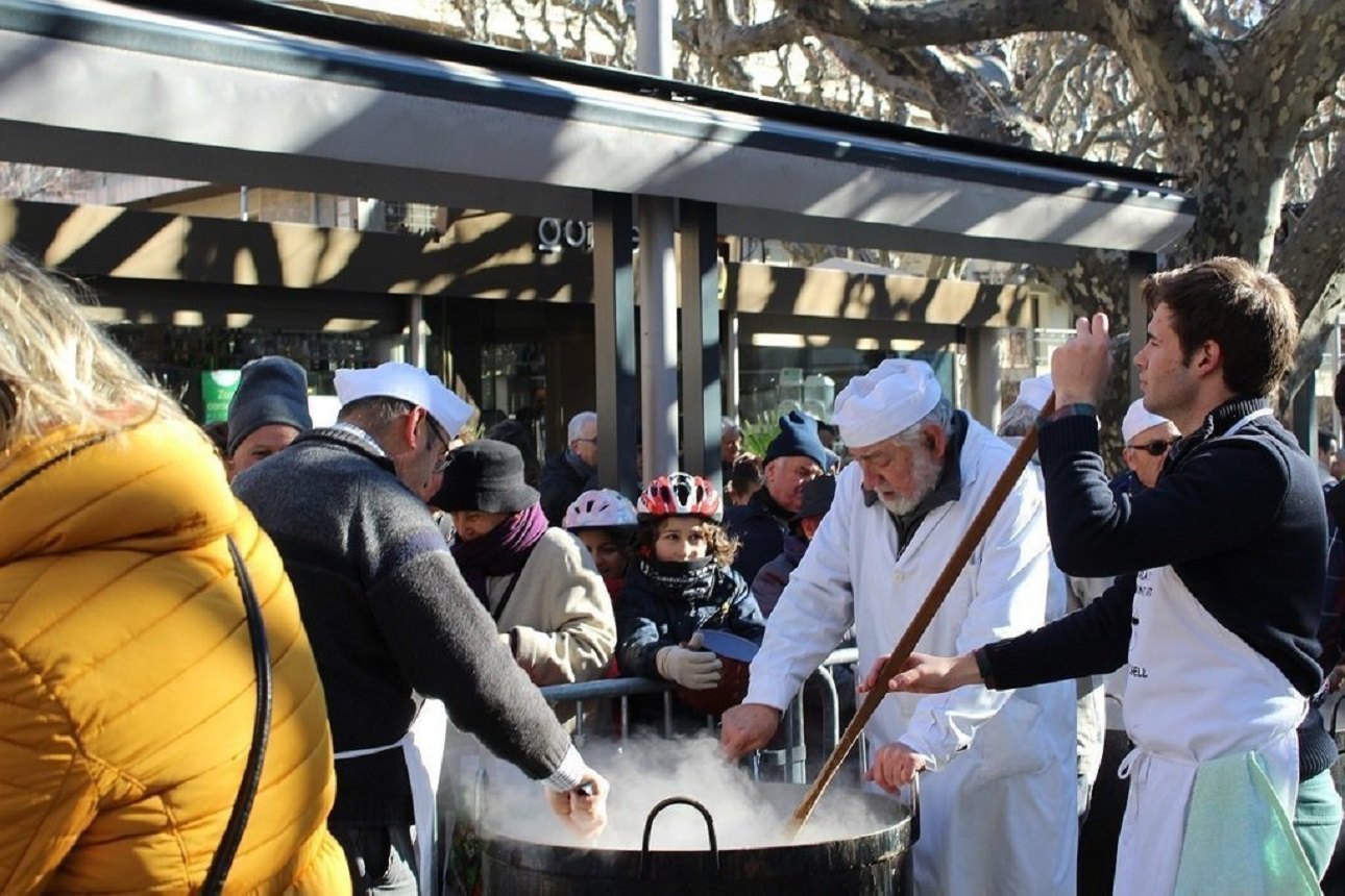 El partido contra el Ramen ha empezado: la escudella más gamberra llega a Barcelona