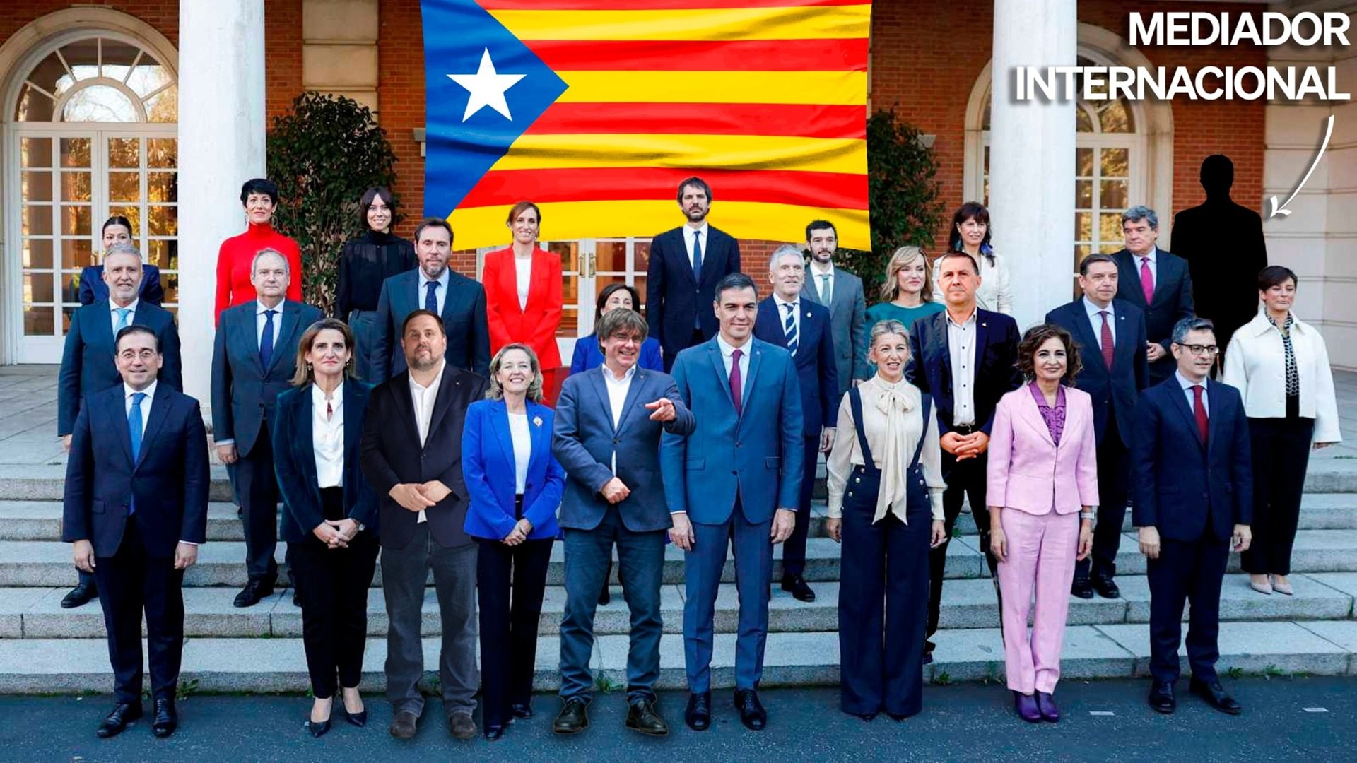 Estelada a la Moncloa: Puigdemont, Junqueras i Otegi es colen a la foto de família del nou govern espanyol