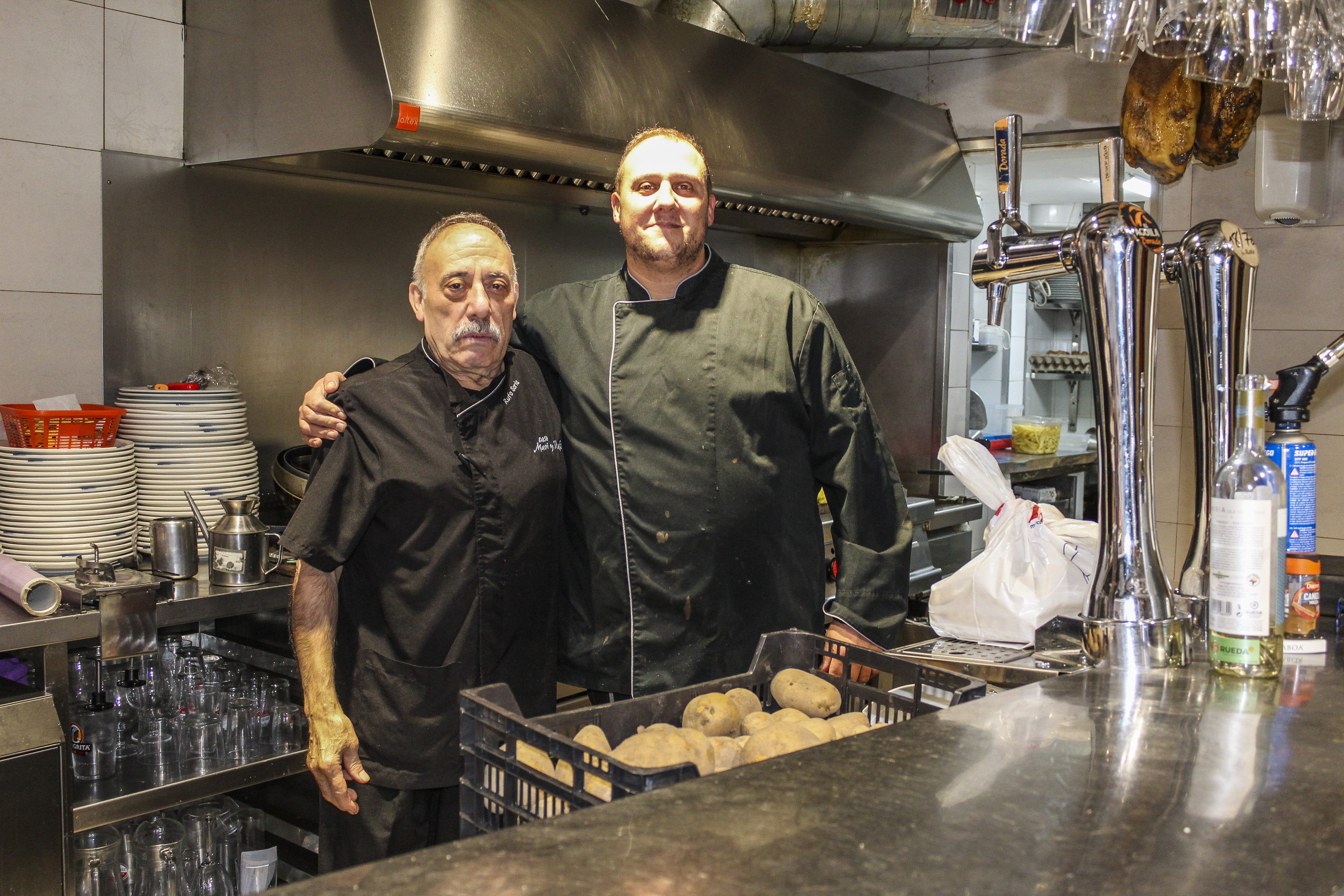 El restaurant amagat de Ciutat Vella que porta quaranta anys cuinant el peix i marisc més frescs de Barcelona