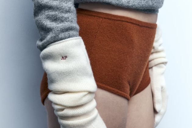 Con detalles bordados. Con detalles bordados.