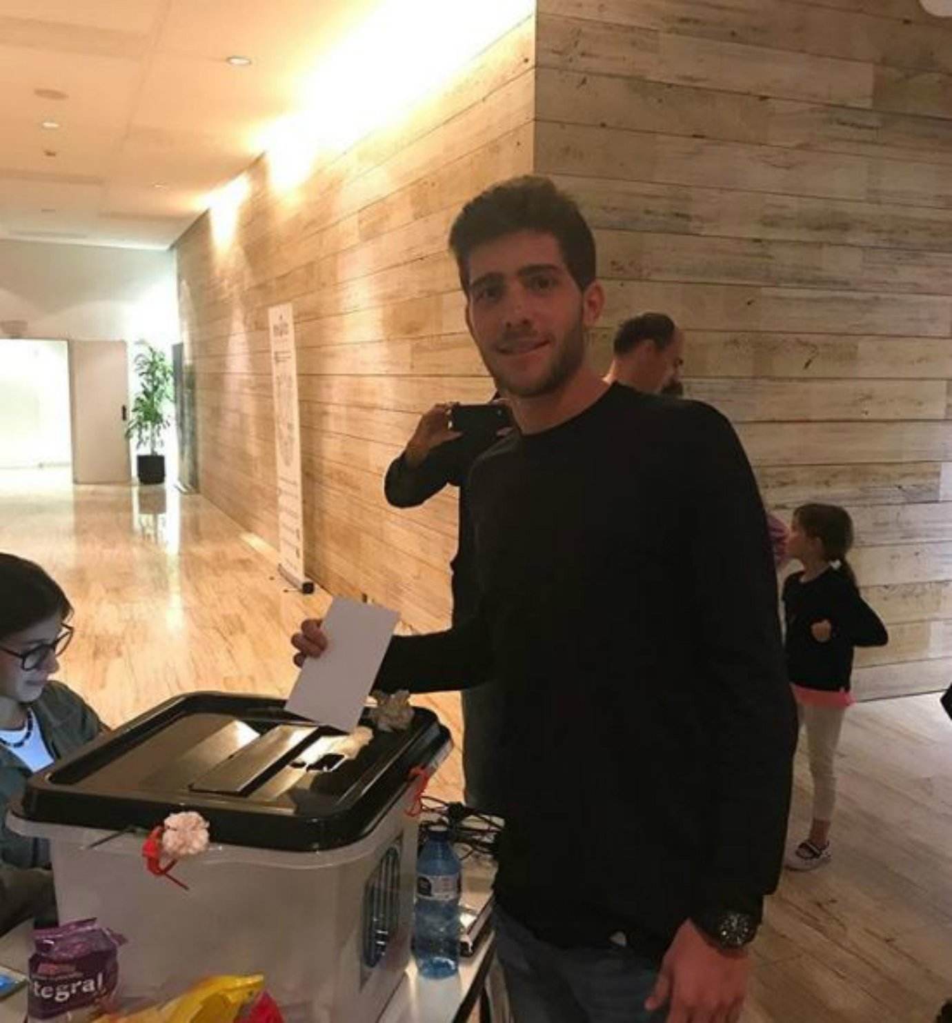 La política, ¿motivo de la desmesurada sanción a Sergi Roberto?