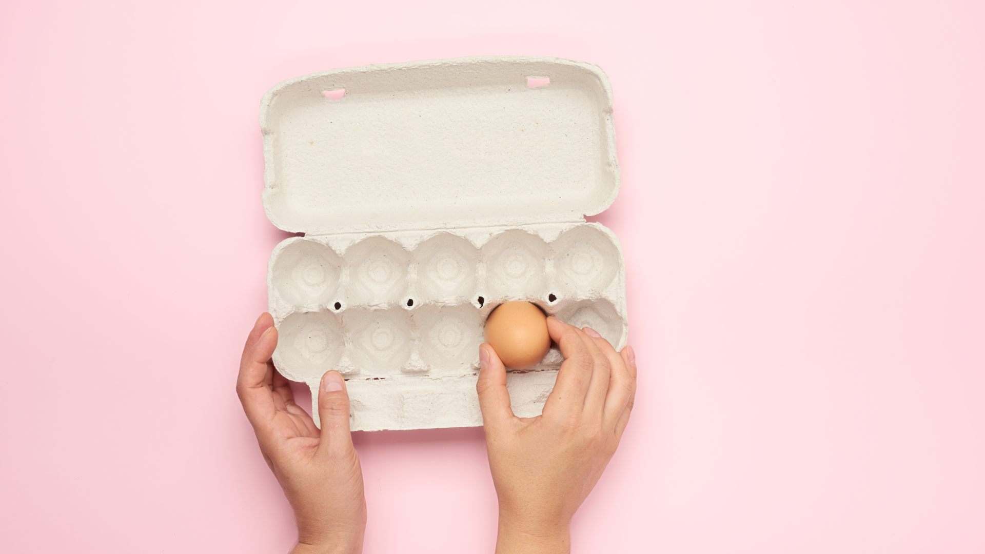 5 motius pels quals mai no hauries de llençar els cartons d'ous