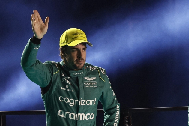 Fernando Alonso saludando / Foto: EFE