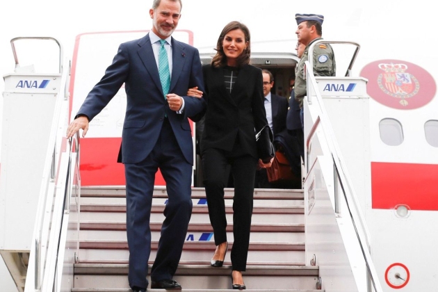 Felipe y Letizia avión efe Felipe y Letizia avión efe