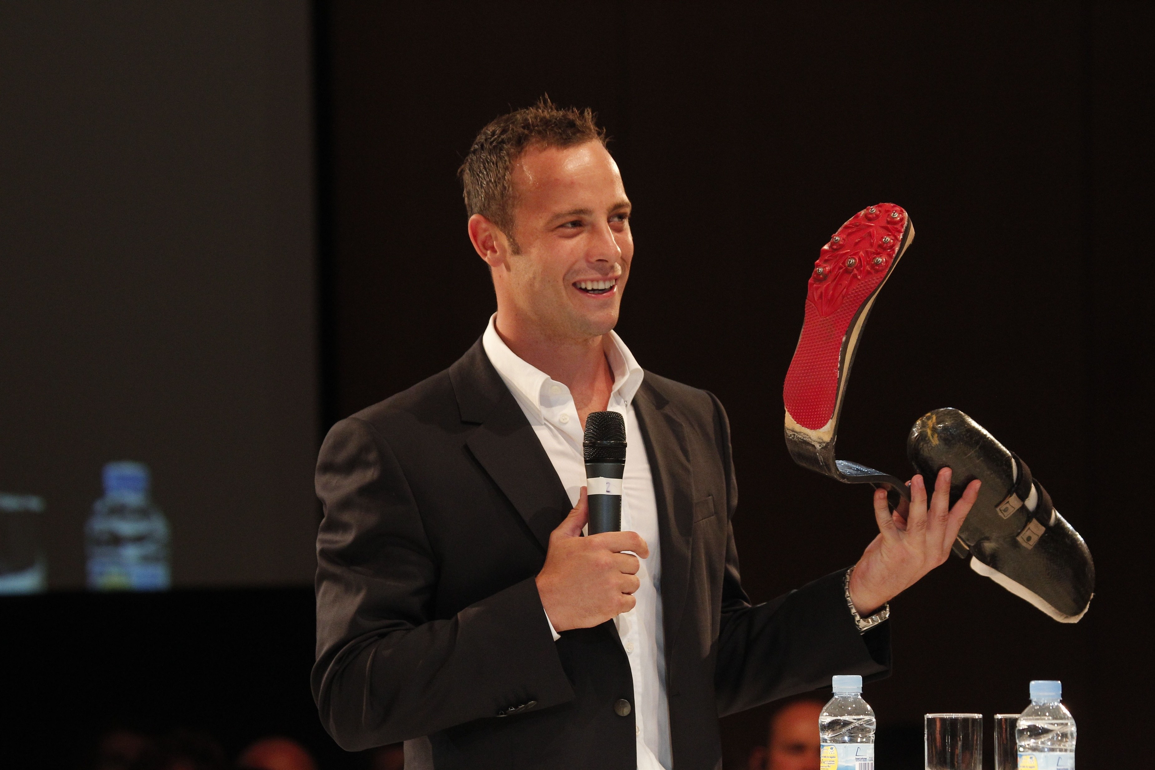 Oscar Pistorius obté la llibertat condicional després d'una dècada a presó per assassinar la seva parella