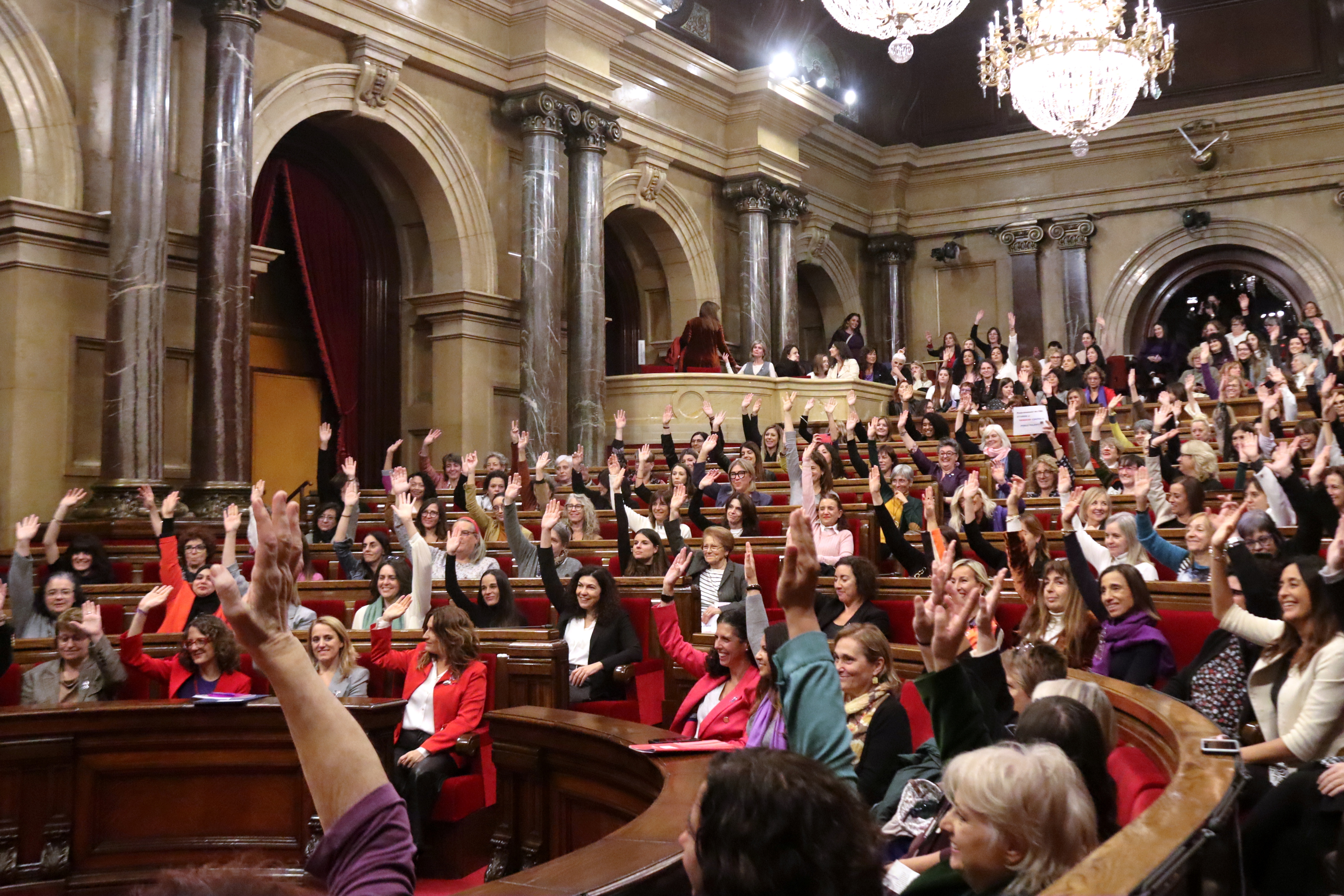 El Parlament de les Dones cierra filas por una declaración con medidas contra la violencia machista