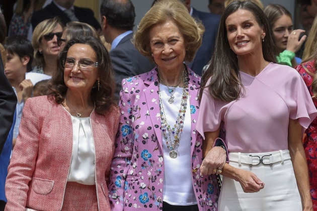 La reina Sofía amb Paloma i Letizia EFE