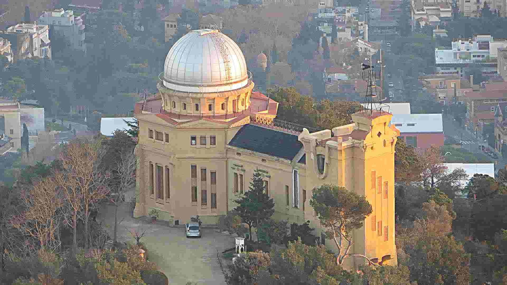 Sabies que un dels observatoris astronòmics més antics del món és a Barcelona i és visitable?