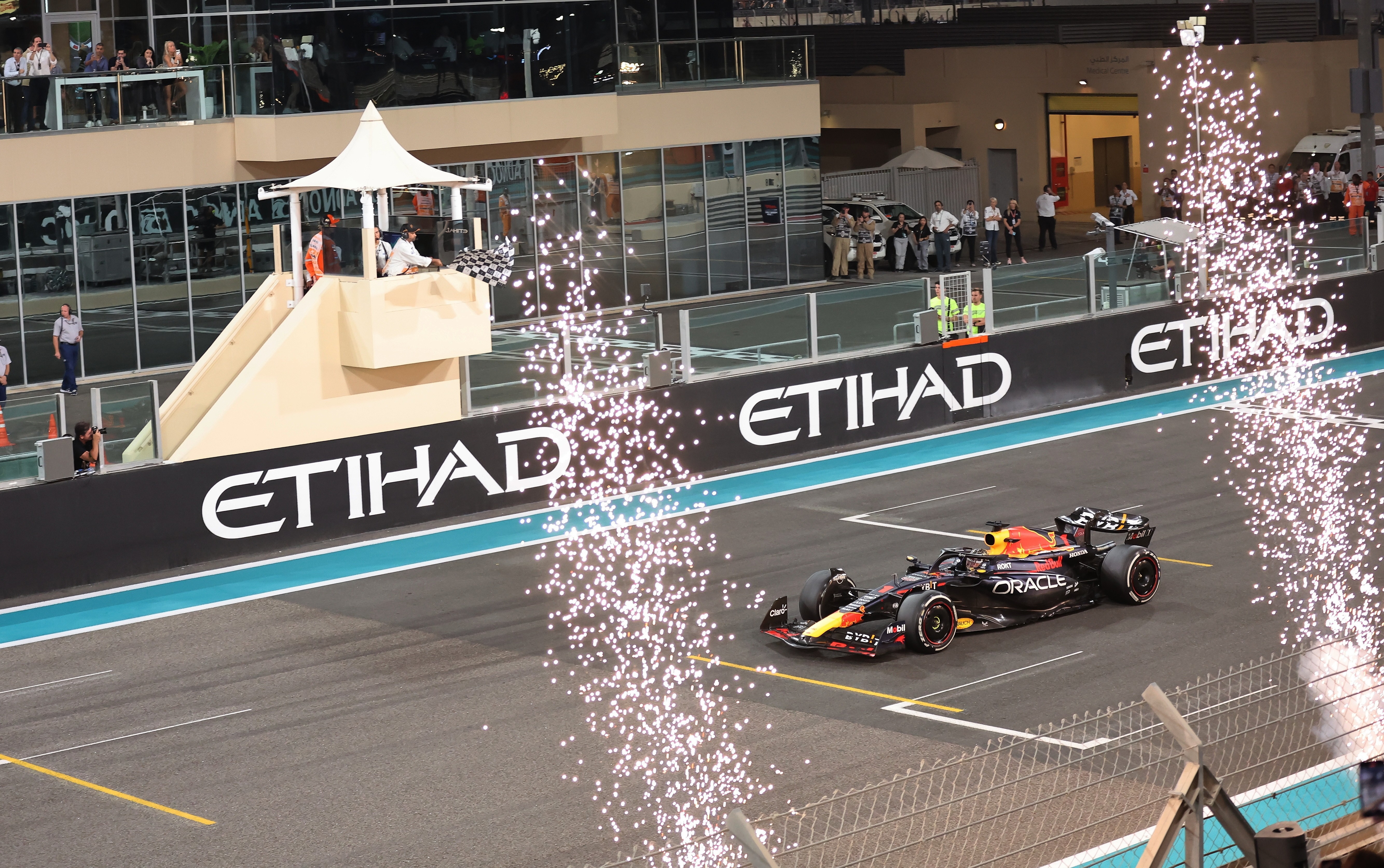 Verstappen cierra un año mágico en Abu Dhabi y Fernando Alonso acaba séptimo