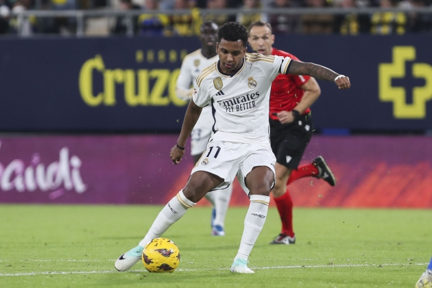 Rodrygo, realizando un chute durante el Cádiz - Real Madrid / Foto: EFE