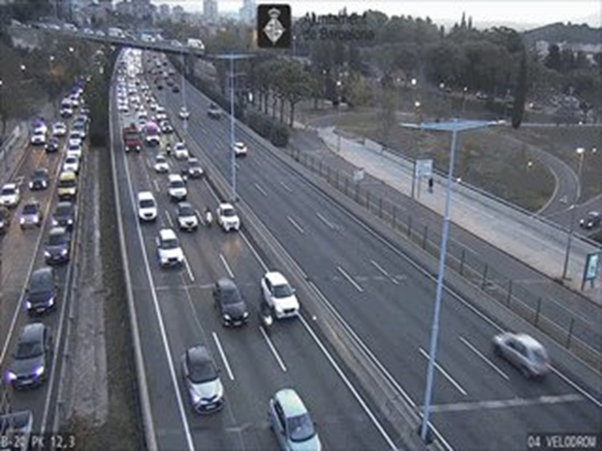 Un accidente entre cuatro vehículos deja colas de 9 kilómetros en la Ronda de Dalt