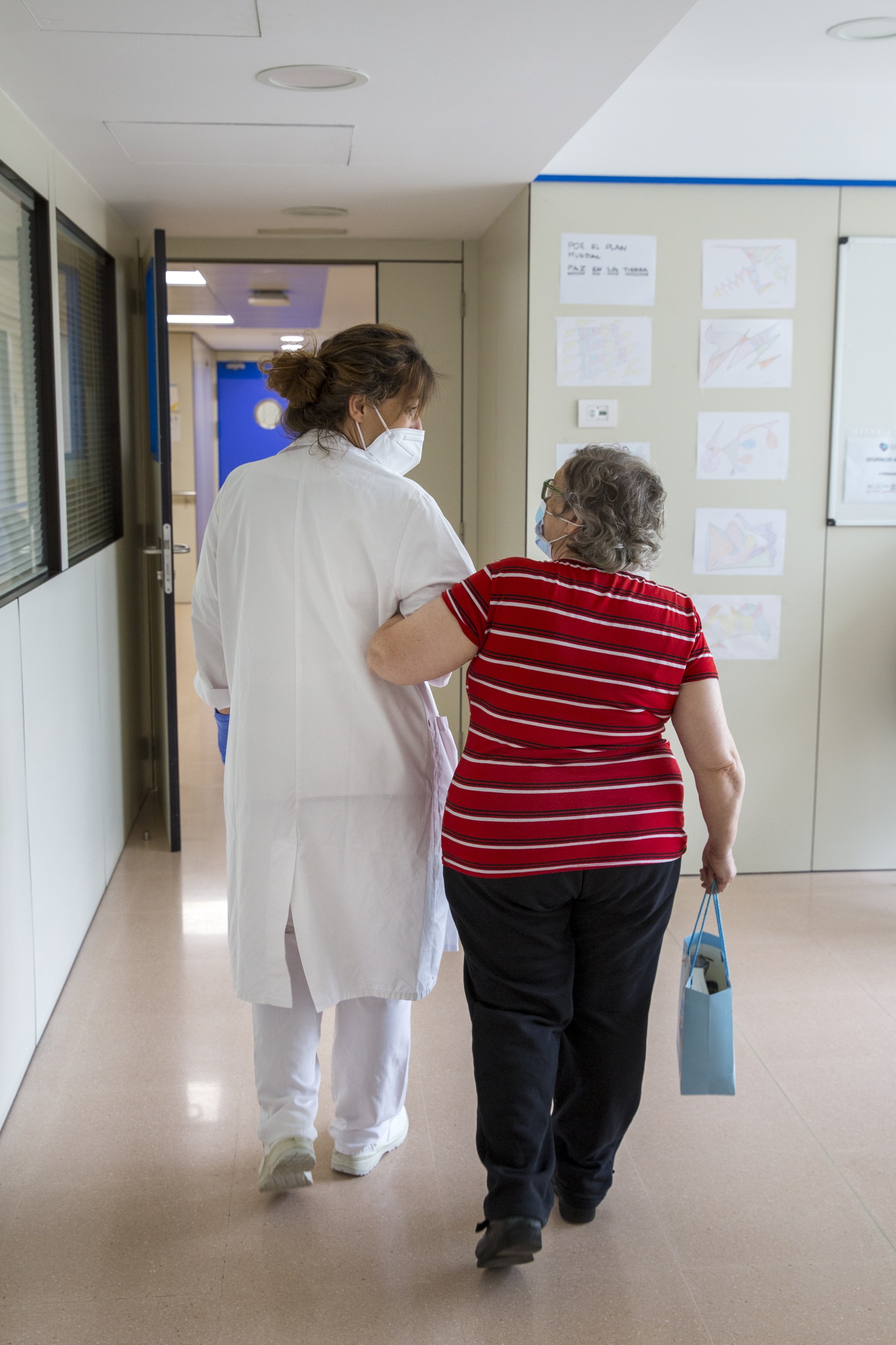 médico y paciente / Hermanas Hospitalàries