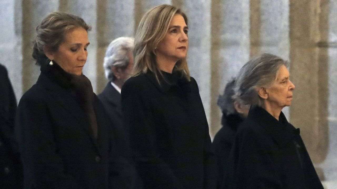 Infanta Elena, Cristina i Irene de Grècia 