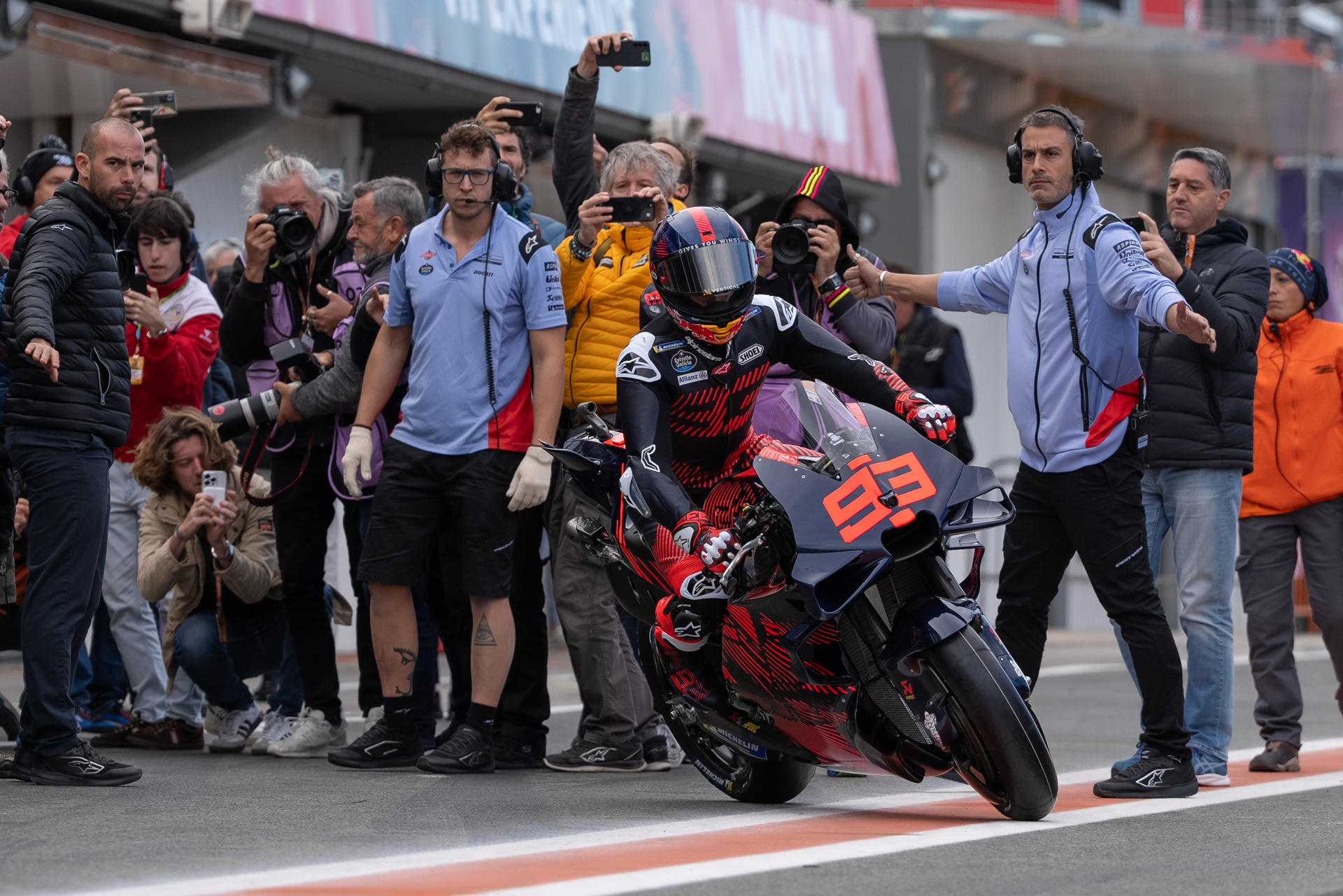 Marc Márquez il·lusiona en el seu debut amb la Ducati de Gresini, a un test de València dominat per Viñales