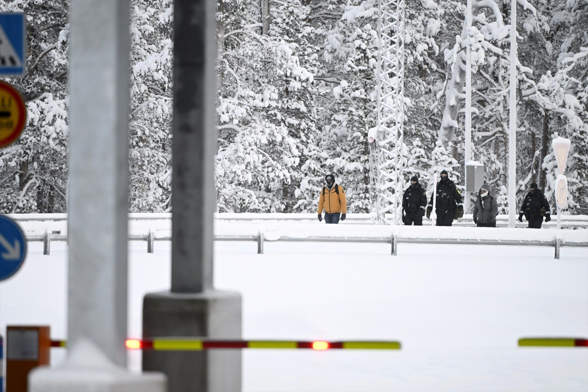 Finlandia cierra la frontera con Rusia para evitar la llegada de migrantes