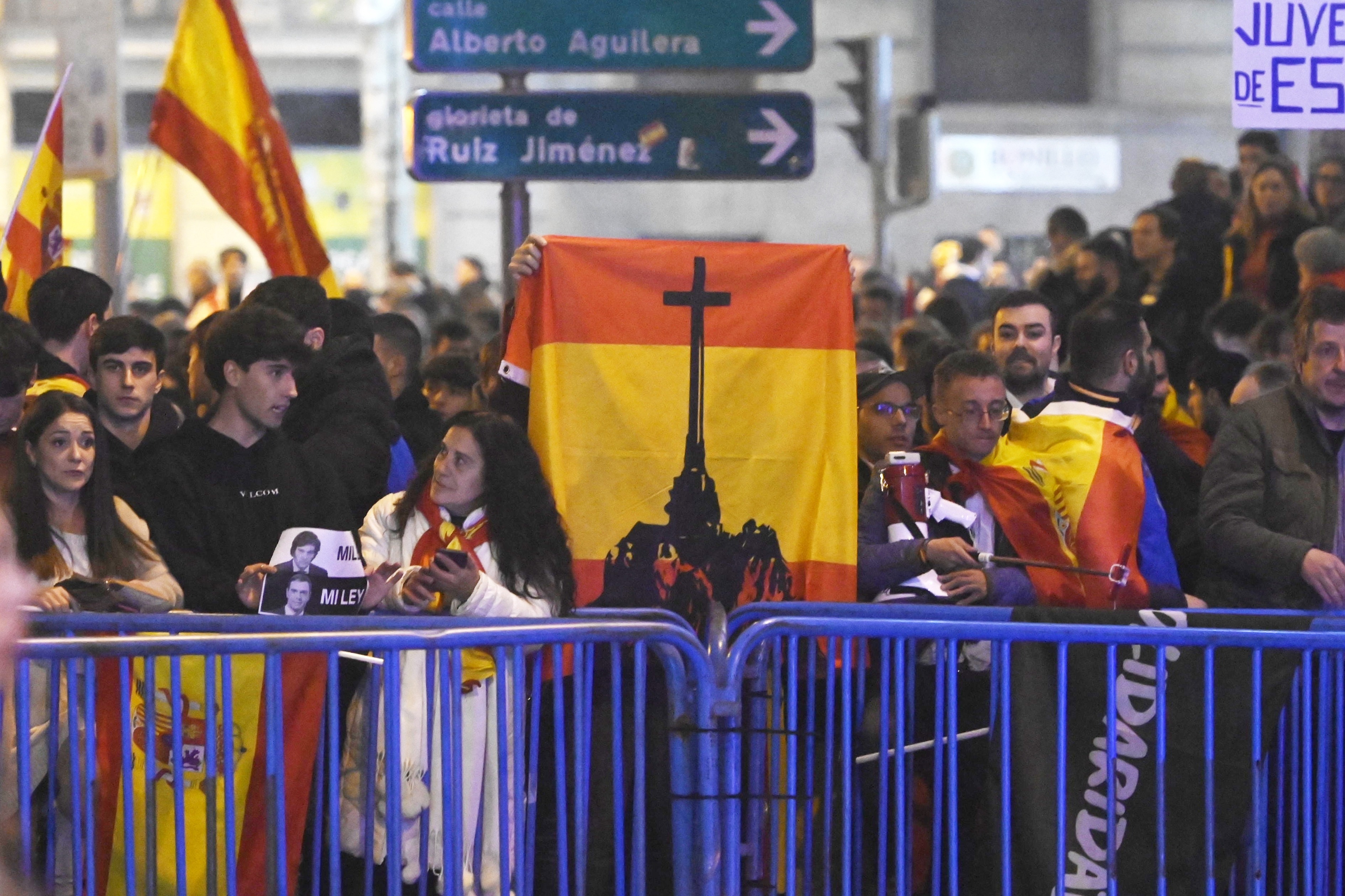 Un nuevo detenido en Ferraz en una nueva noche de protestas con 500 personas