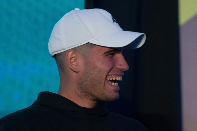 Carlos Alcaraz gorra risa perfil rapado GTRES Carlos Alcaraz gorra risa perfil rapado GTRES