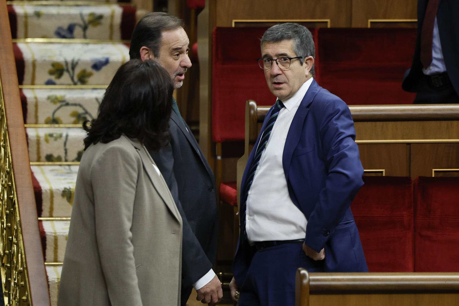 El PSOE promet a Puigdemont “complir sempre els pactes” per l’amenaça d’una moció de censura