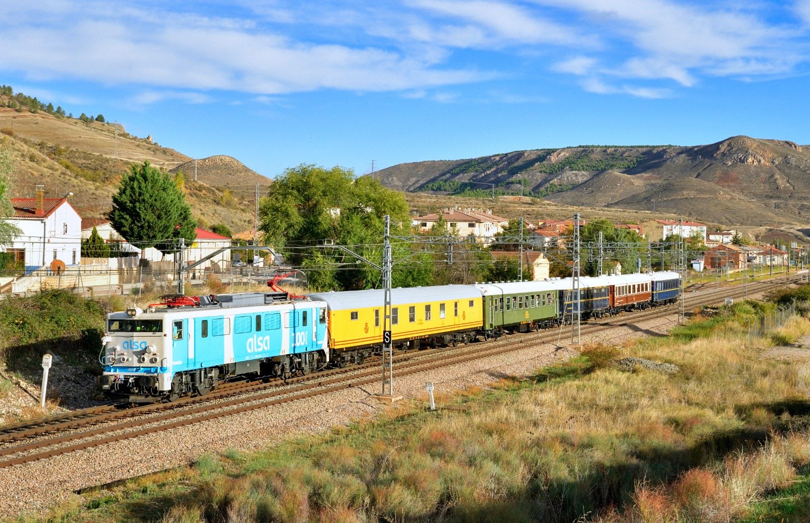 Continúa la fiesta por el 175.º aniversario de la línea Barcelona-Mataró con la circulación de trenes clásicos
