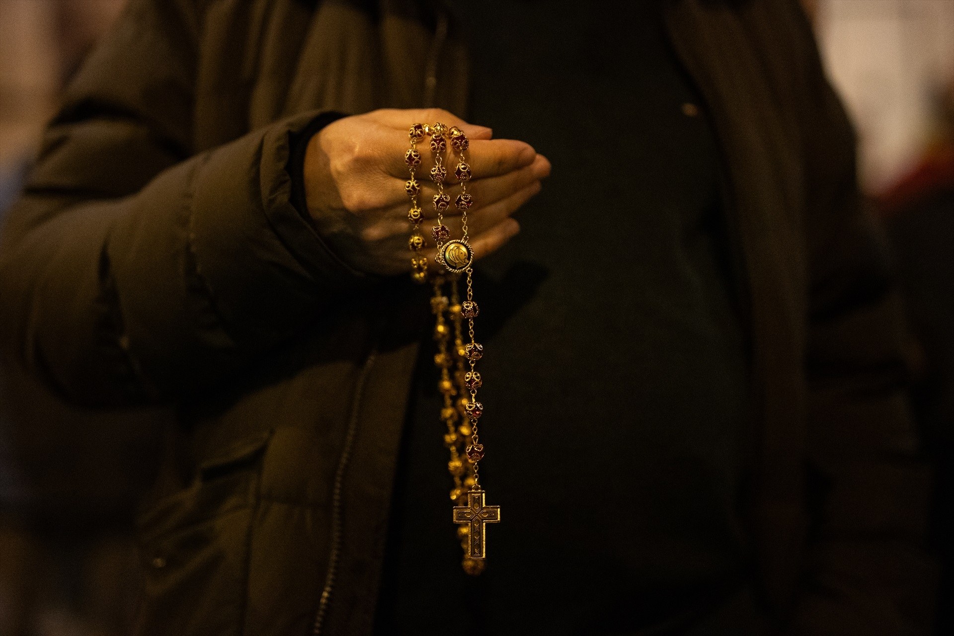 Madrid's anti-PSOE protesters recite the rosary for Tsunami judge: "He could be the saviour of Spain"