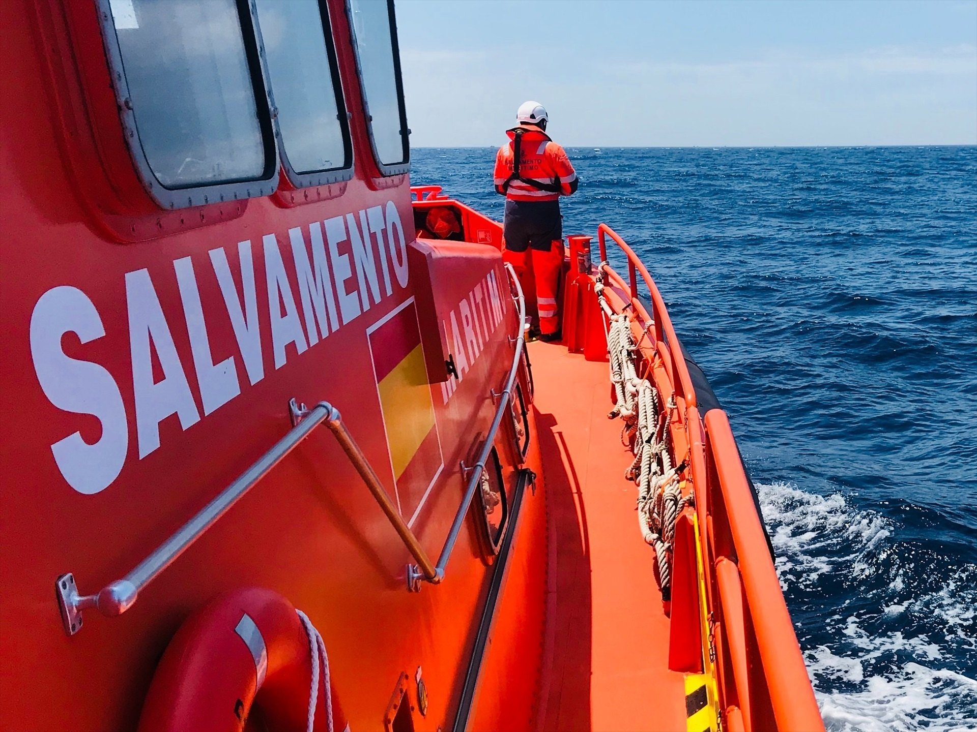 Mueren cuatro migrantes que han sido obligados a lanzarse al mar desde una lancha en Cádiz