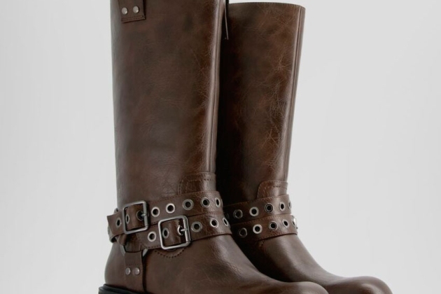 Botas moteras detalle hebillas Botas moteras detalle hebillas