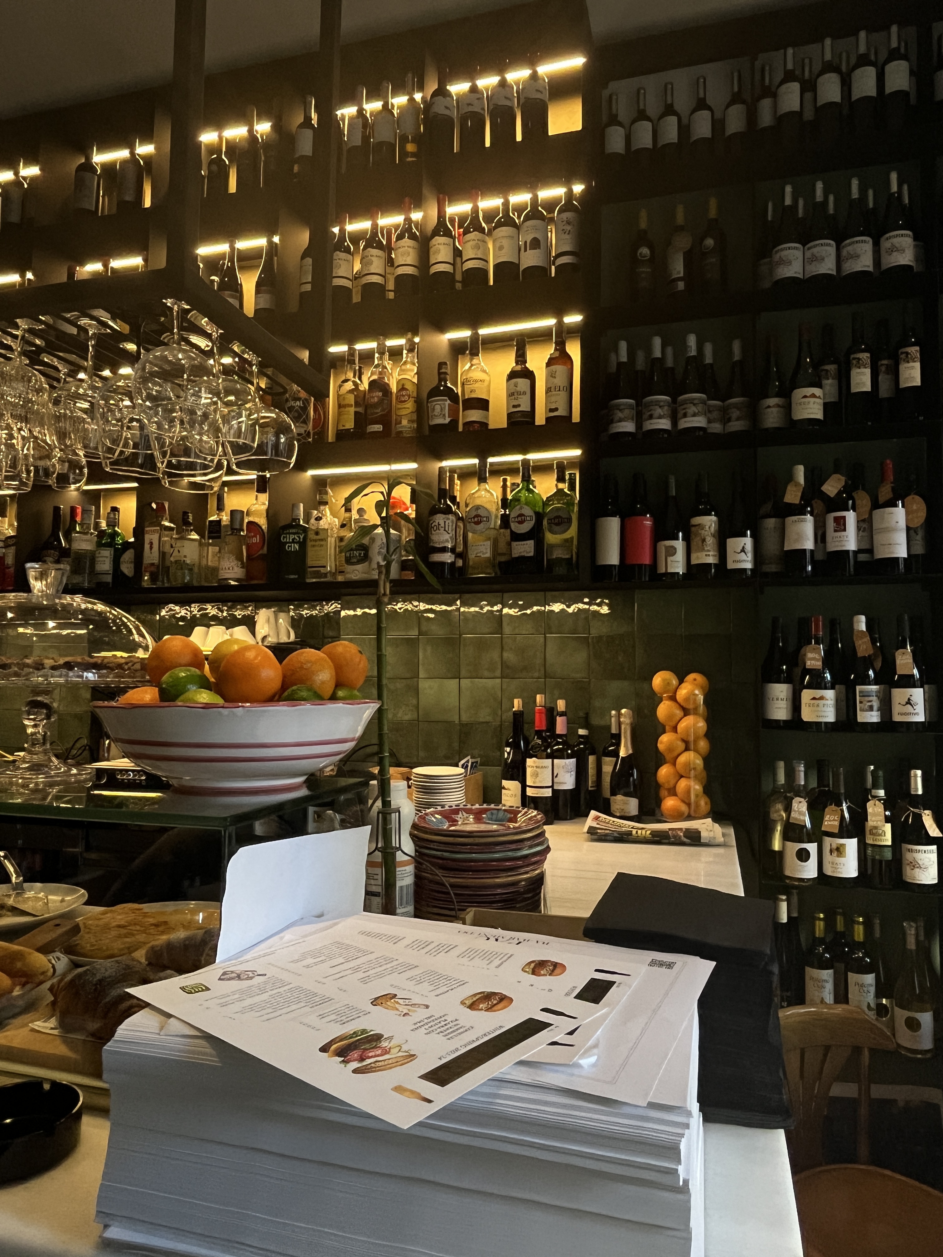 Cansat de restaurants refinats? Tasta aquest bar italià de Barcelona