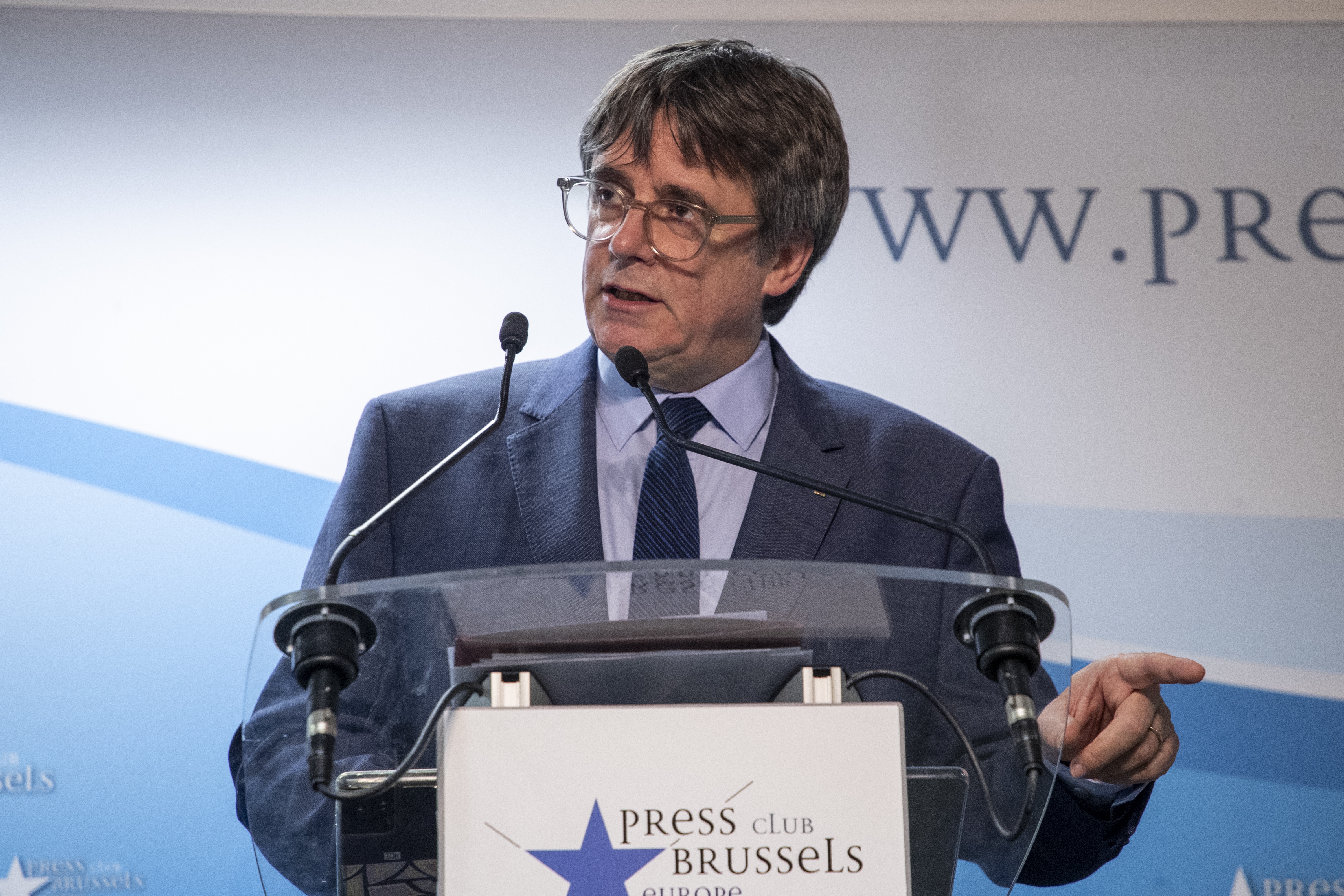 Carles Puigdemont acusa de golpistas a "los cuervos togados" de la justicia española