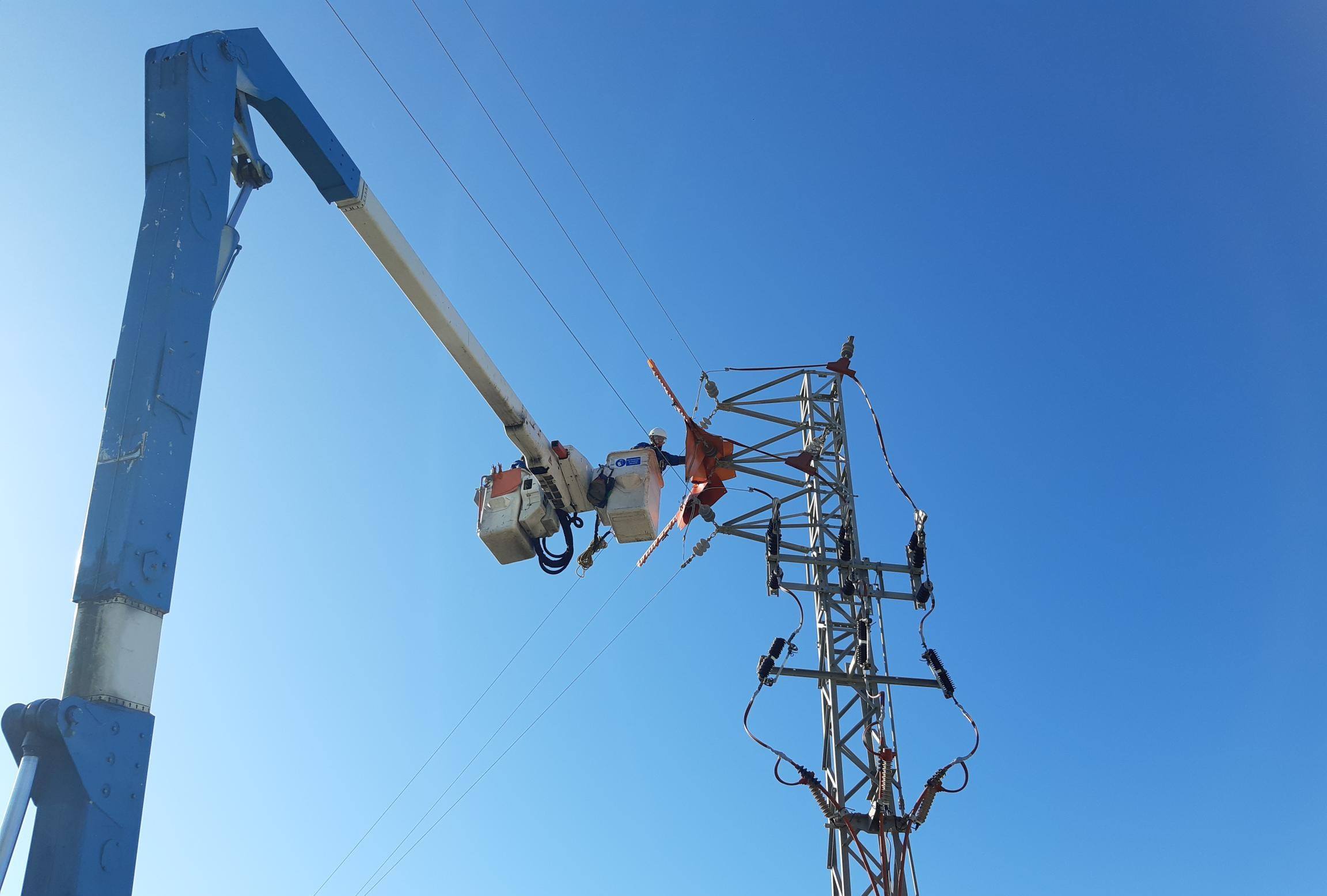 Endesa combina 5G i IA per permetre que els seus operaris treballin de manera més segura