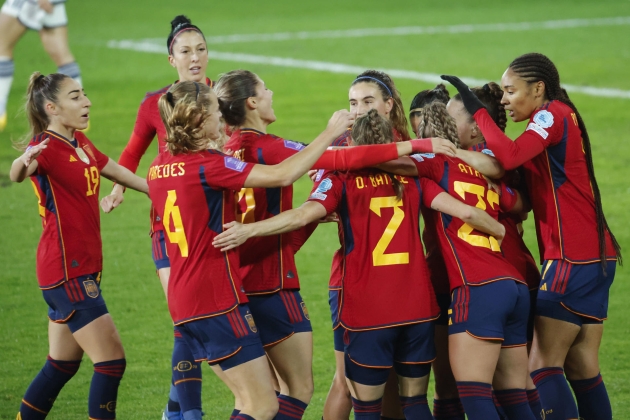 La selecció espanyola celebra el gol d'Athenea davant d'Itàlia / Foto: EFE