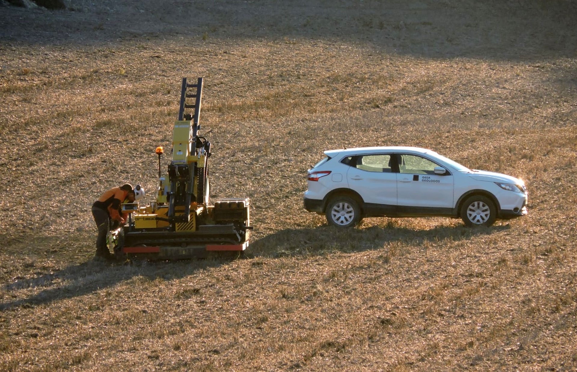 maquinaría trabajando en los campos de Anoia / Acn