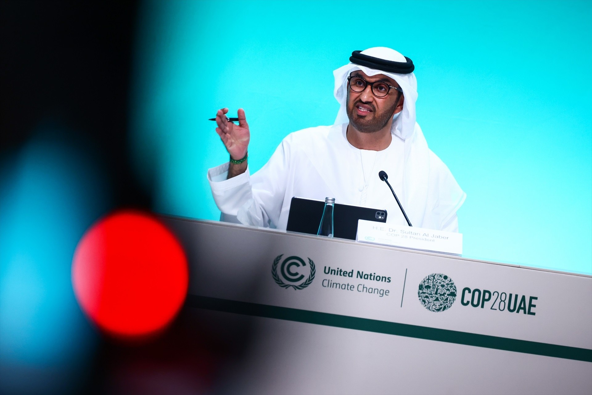 Escándalo en la COP28: el presidente de la cumbre, en contra de eliminar los combustibles fósiles